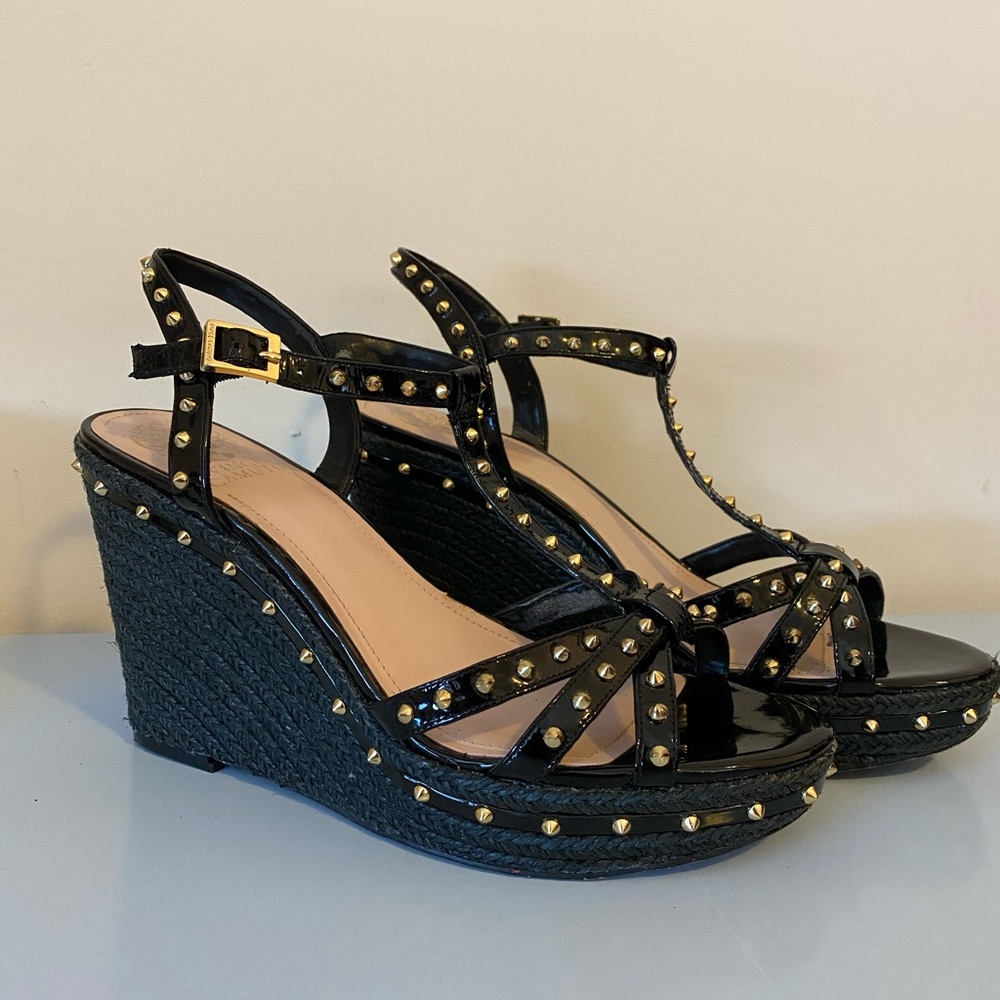 AWESOME!💙👖VINCE CAMUTO! GOLD STUDDED! BLACK WEDGES!👖💙9 LOVE!